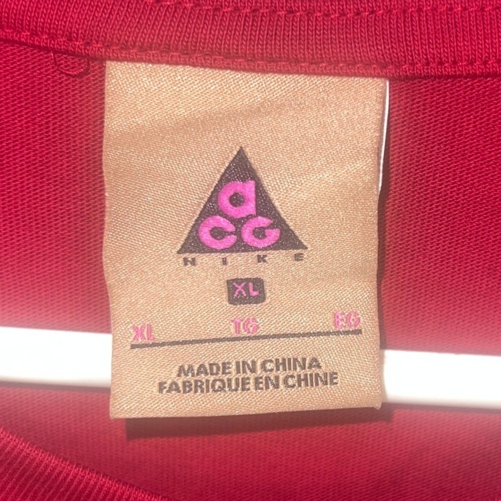 Nike ACG Mens XL Long Sleeve T-Shirt Red Loose Fit Cotton Graphic Logo Tee - Picture 3 of 9